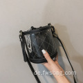 2022 Neues Design Soft Draw String Messenger Bag Transparent PVC Candy Jelly Sling -Tasche